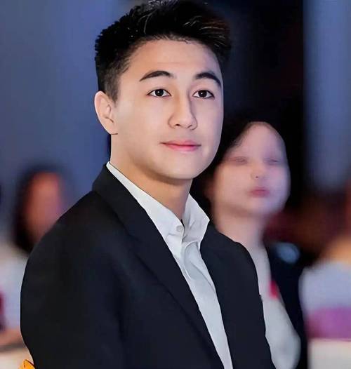 何猷君进军娱乐圈_进军圈娱乐君猷是谁_进军娱乐圈什么意思