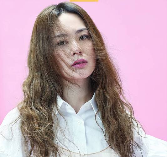 昔日“艳照门”余波未平，如今女星又陷“尺度”争议