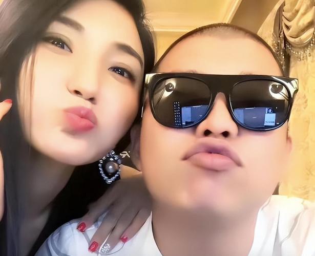 网红头像女生图片大全_八卦爆料网红二驴是谁啊图片大全-_网红街拍姿势图片大全