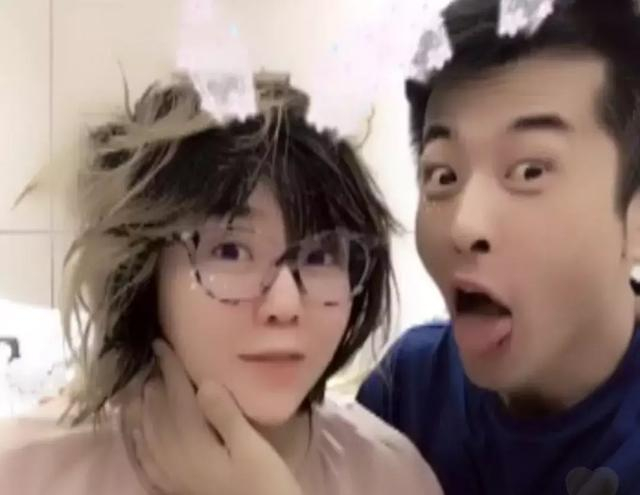 婚礼当“作秀”，热热闹闹捞金，网红辛有志靠直播事业爱情双丰收